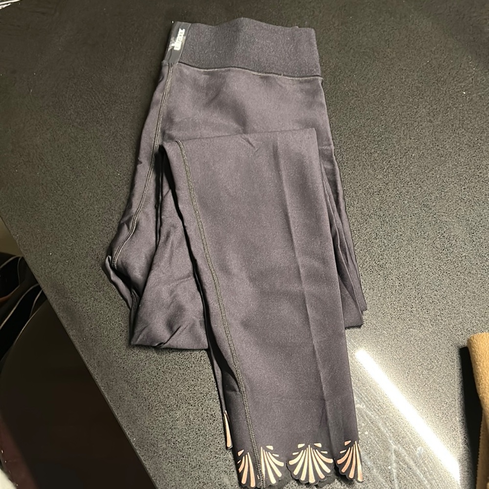 Ultracor Size L Black Legging with rose gold metallic scalloping
